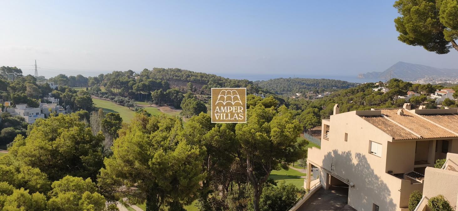 A beautiful bungalow located next to the Altea Golf Club.